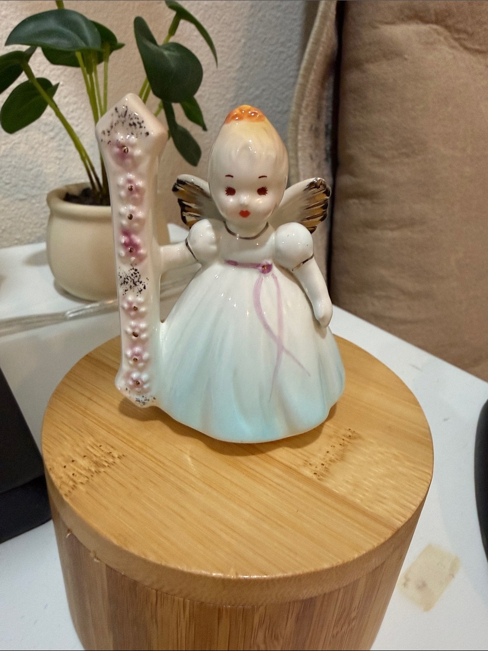Vintage Ceramic Angel Figurine in White and Gold - Brand: 3inches tall